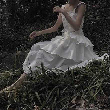 假如我只是爱你，事情就简单得多，可是我想要你。这意味着我们势必会发生许多争吵，来源于我的完美主义、狂妄的自负、近乎偏执的控制欲和喜新厌旧的天性。