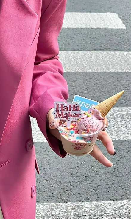 我承认生活中70%的快乐来自于吃想吃的东西。