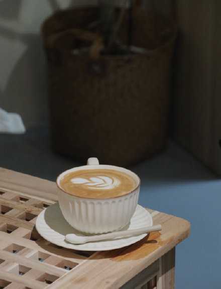 这个世界太浑濁了，用音乐、散步、看书、喝咖啡清空自己。