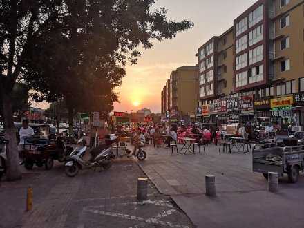 纵使人生百味，也得丰足始末，缓步到头。