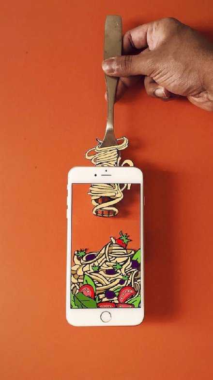 以前不离不弃是夫妻 现在不离不弃是手机 一机在手 天长地久 机不在手 魂都没有