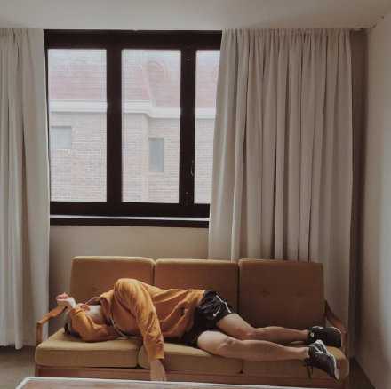 话多之人，总是试图隐瞒什么；沉默之人，心里肯定坚信着什么。