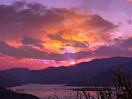 傍晚的晚霞，治愈着每个回家的人。