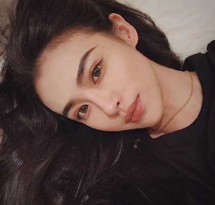 真诚和善良永远都没有错，错的是没有分清对象，所以我们需要反省的是自己的眼光和见识，而不是怀疑自己的真诚和善良。