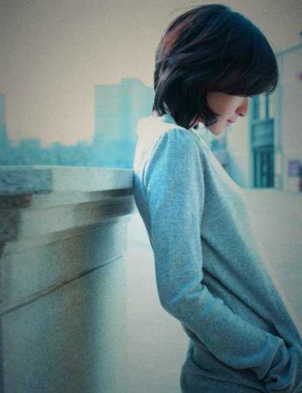 慢慢明白了有些人为何不笑，因为不是他不想笑，而是在他那时候的状态下，笑起来只会让自己看起来更可悲。