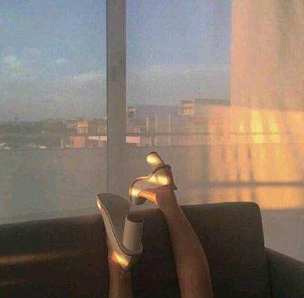 你以为他在心里给你留出了房间 却不知人家多情多到可以开家便利店