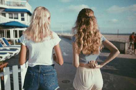 朋友一生一起走，谁先瘦了谁是狗。