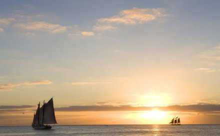 一条只有自己笃定相信的路，只有你一个行色匆匆的路人，不用在意他们的看法，因为你会在未来的路口等着曾经嘲笑你的人。