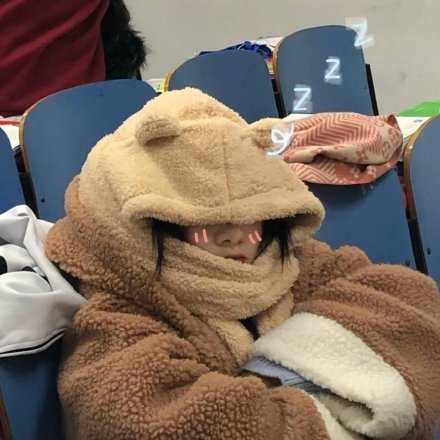 有的人看似很开朗，其实内心非常孤独，有的人看着很孤独，可能自己过的真的很开心。