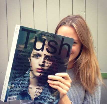 现实告诉你，没钱连你最亲的人，都会瞧不起你；感情告诉你，不要以为你想的人，同样也会想你。