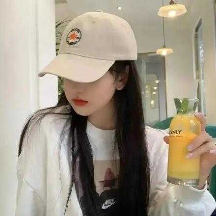 那些没有说出口的话：1.你能不能陪我去 2.你能不能留下来 3.你能不能帮帮我 4.你对我很重要 我不希望你走；最后说出来的却是:1.没关系  我可以的 2.你走吧 3.我自己能行 4.算了。