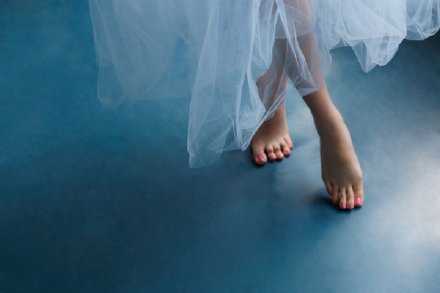 有件事儿大家越早明白越好：就算孤独终老，也远远好过旁边永远杵着一个不爱的人。