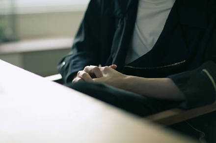 说人生无悔，都是赌气的话；人生若无悔的话，那该多无趣啊。