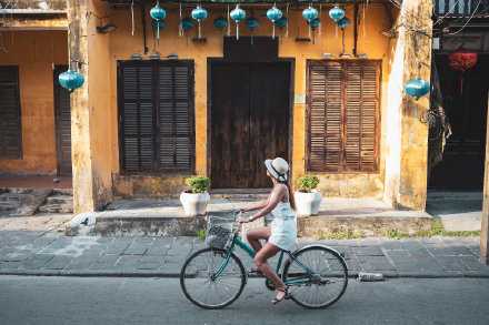 任何人的劝阻都不会让你大彻大悟，真正让你如梦初醒，看透人情事故的，只有经历，吃亏，后悔和受伤。