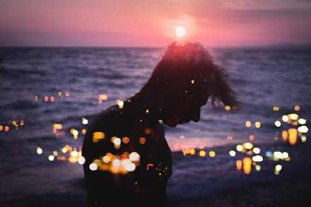 如果时光可以倒流，遇见你的刹那我一定掉头就走。