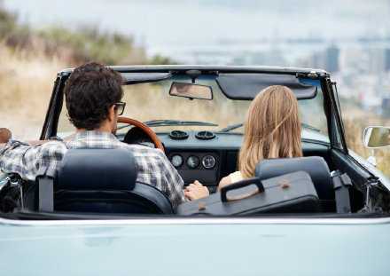 你要记得那些大雨中为你撑伞的人，黑暗中默默抱紧你的人，逗你笑的人，陪你彻夜聊天的人，坐车来看你的人，在医院陪你的人，陪你哭过的人，总是以你为重的人，是这些温暖使你成为善良的人。