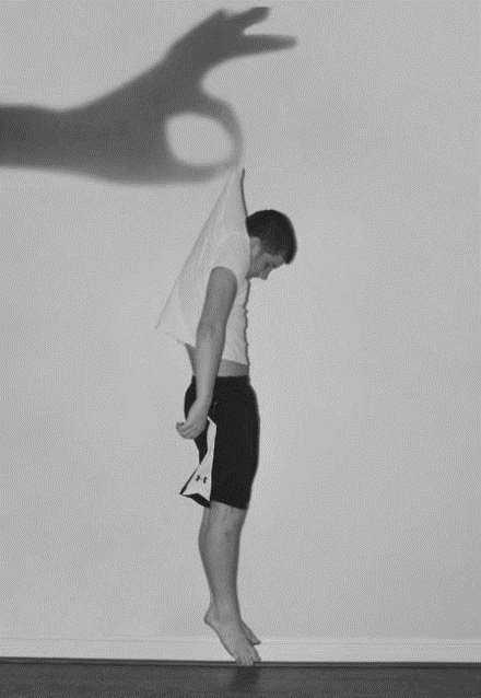 善良的人往往容易相信别人的善良，并因此低估了恶人存在并且作恶的可能性。