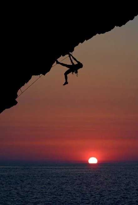 勇敢不是不害怕，而是明明害怕，仍然心藏慈悲、手握利剑，迎难而上。