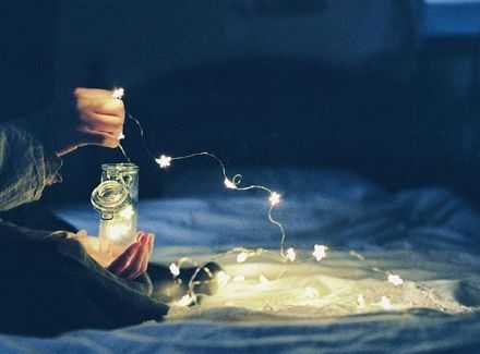 入梦之前问问自己对生活是否努力了 对感情是否尽力了 如果能不愧于心地应承下来 那就安心去睡吧