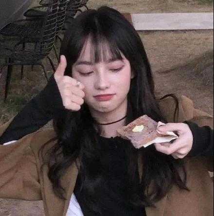 那些教我人情世故，能替我拿主意，带我往前走的人，永远吸引我。