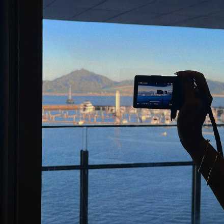 花大量的时间提高自我，如此便无暇去批评别人。足够豁达则少忧虑，精神高贵则不易发怒，内心坚强则无所畏惧，心态开朗则麻烦远离。