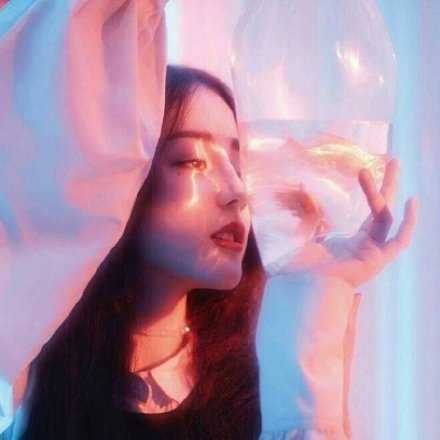 只有天真的人才会心软，成熟的人最无情。