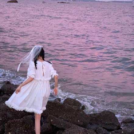 隔三差五心态崩溃一下，完事之后，还得很认怂的把生活拼起来接着过