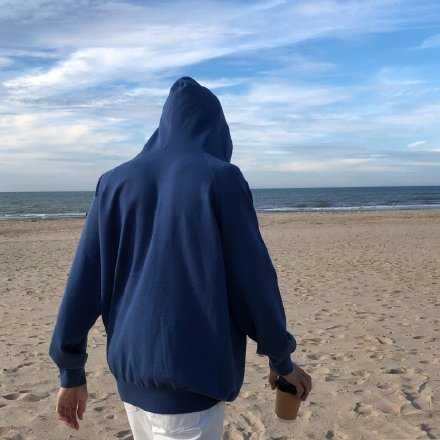 有时候，过分的热情，对别人来说是一种困扰，同时又折磨自己。