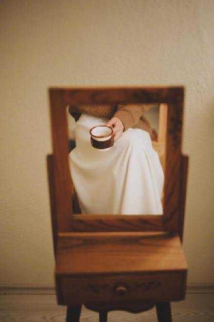 在这个喧嚣的世界里，悄然绽放的小花是何等的养眼和令人心安，让我们一起发现这些隐藏在尘嚣中的美丽吧。