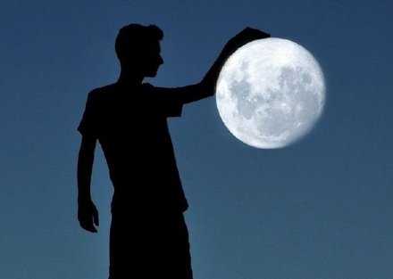 有时候宁愿睁一只眼闭一只眼 看的太透反而不快乐 晚安