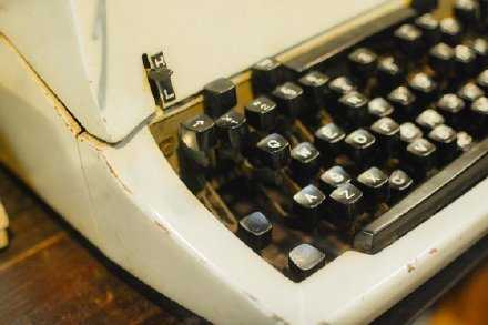 不用管别人怎么议论，谁都是自己过自己的日子。