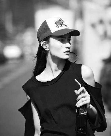 这辈子的奋不顾身已经用完了 剩下的只剩三思而行