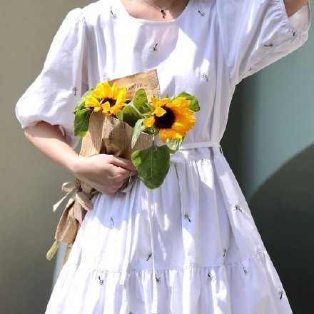 爱笑之人不露忧伤  爱哭之人故作坚强