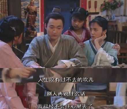 越来越不愿意在情绪特别低落的时候去找好朋友了，很多时候都明白，在乱七八糟的事情面前人只能自救，或许也会流露出脆弱和不开心的一面，但更多的时候，会比之前要坚强和相信自己了。 以前那么多次我都没有被打败，这一次也一样。