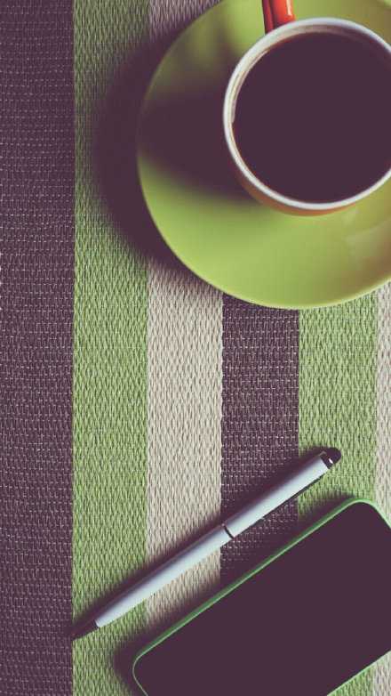 欣赏自己，善待自己，经营好自己，总有一天你会闪射出耀眼的光芒。