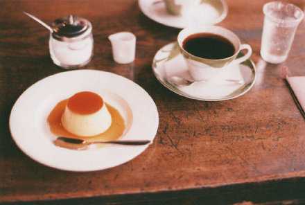 下午三点适合想念傍晚 六点适合见面 夜晚十一点适合共眠