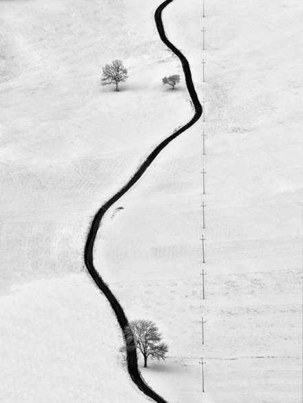 如果你真的想做一件事情，那么就算障碍重重，你也会想尽一切办法去办到它。但若是你不是真心的想要去完成一件事情，那么纵使前方道路平坦，你也会想尽一切理由阻止自己向前。