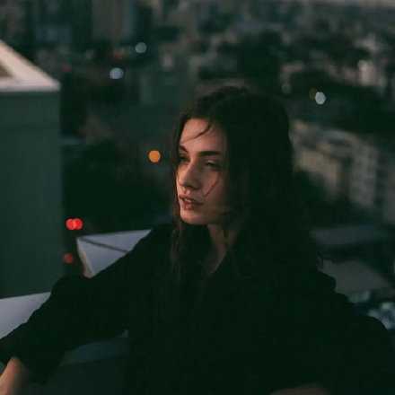 人人都有烦恼，那是肯定的，大家照顾自己的烦恼也就是了，不要乱管闲账。