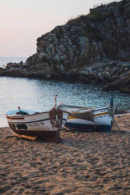 没有人会漫无目的地旅行，那些迷路者是希望迷路。