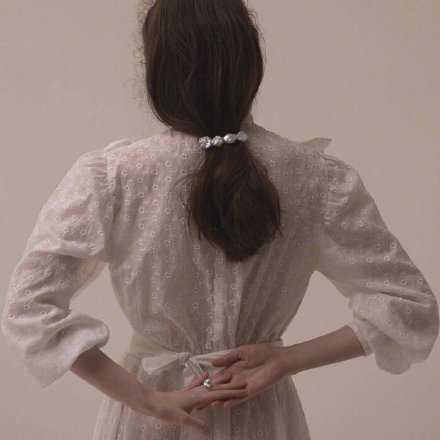 不敢正眼看你 怕每一眼都是表白