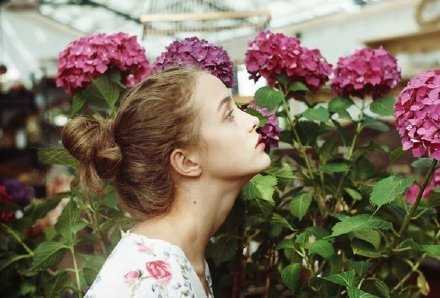 岁月这东西，总是要按时带走它要带走的部分。