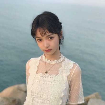 喜欢坦诚并且事事有回应的人 大家都不是小孩子啦 发出去的期待自然希望有回音 好坏都能接受 但不喜欢总是猜测和忐忑不安地等待 不浪费他人的热情和期待 也算是一种闪闪发光的品质吧