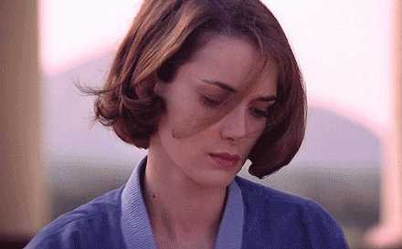 所有迟到的安慰、喜欢和温暖，在错过了那个需要的时间点后再出现，都是一样的没有意义，我想要的是及时的拥抱，及时的回复，以及每一点点的细节。