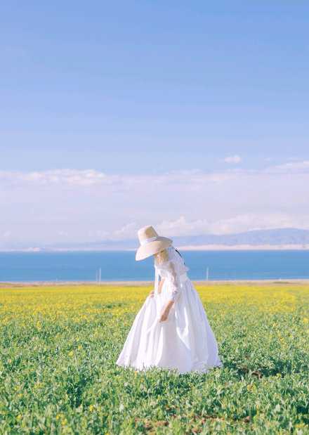 我最崇拜的人 是我自己 只有我才会帮自己 度过一山又一山 克服一次又一次难关