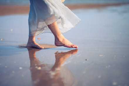 离开的人就是路人 不论曾经有多在乎