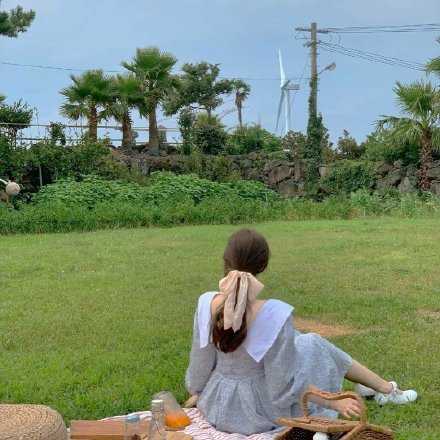 后来渐渐明白 努力其实是一种生活状态 也并非是为了超越别人 而是想给自己一个交代 努力工作 快乐生活 努力快乐