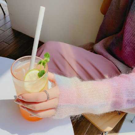 我们一起度过的每一天，其实都是时光中的旅行。我们能做的，就是好好地品味这不凡的旅程。