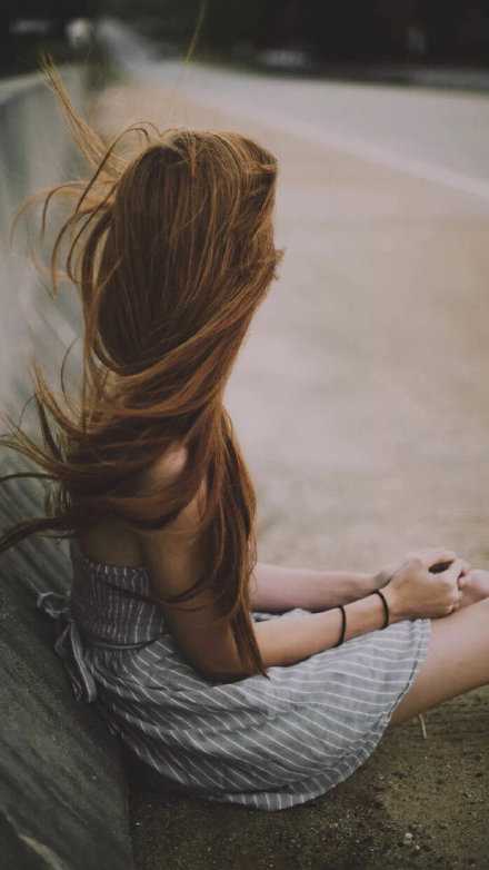 打不通的电话不要打，不该发的短信不要发，不该理的人不要理。清醒点，世界大着呢！