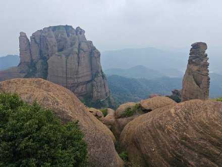 当生活给你当头一棒，堕入悲伤之海，你能做的就是奋力游向水面，大口呼吸。