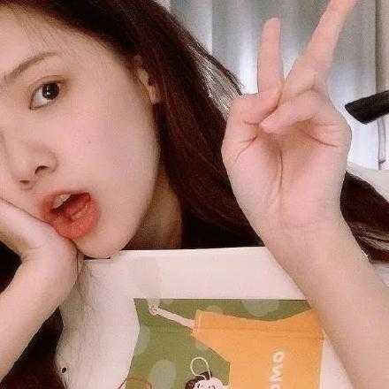 “先去做你应该做的事，再去做你喜欢的事。”前半句让你有饭吃，后半句让你有念想。